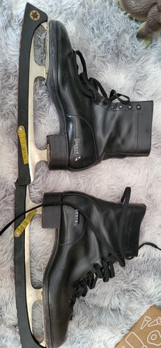Pair vintage leather ice - pair,